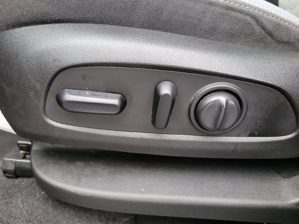 Used 2020 Chevrolet Equinox LS w/ LS Convenience Package FWD image 20