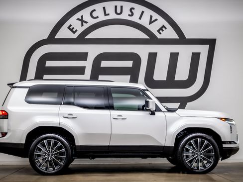 Used 2024 Lexus GX 550 w/ Accessory Package (2T) AWD/4WD image 9