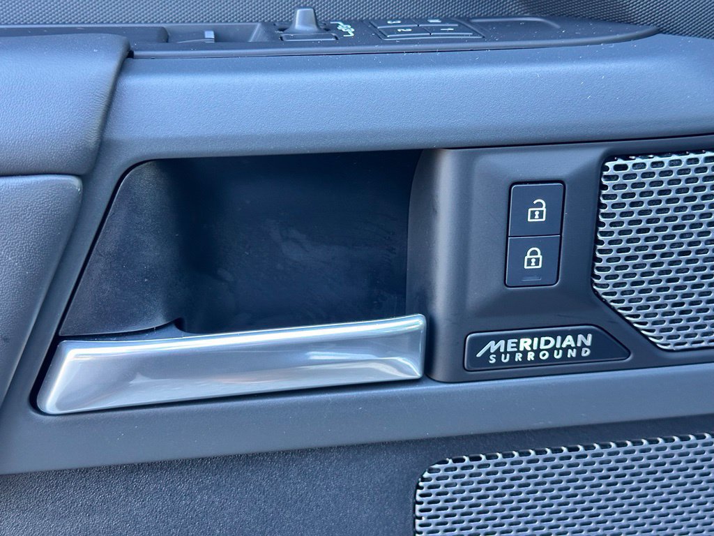 Used 2024 Land Rover Defender 90 X-Dynamic SE AWD/4WD image 14