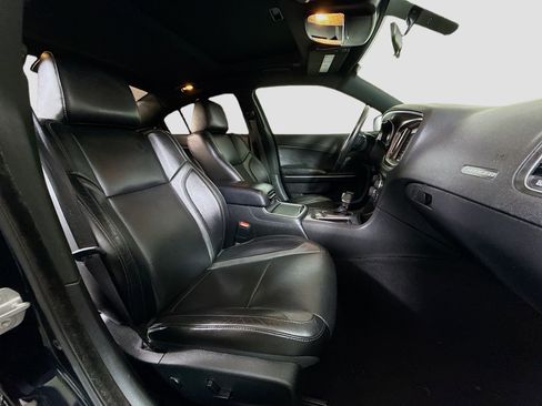 Used 2019 Dodge Charger SXT w/ Leather Interior Group image 29