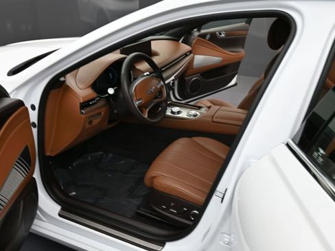 Used 2024 Genesis G80 image 11