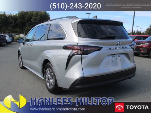 Used 2024 Toyota Sienna XLE image 9