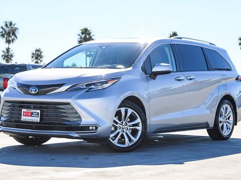 Certified 2023 Toyota Sienna Platinum image 1