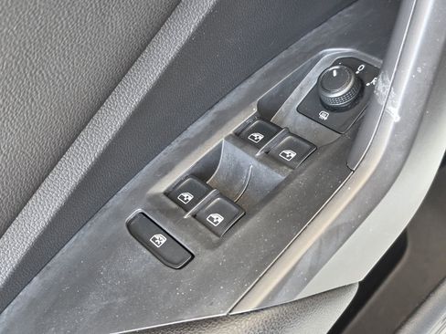 Used 2020 Volkswagen Jetta SEL Premium image 19