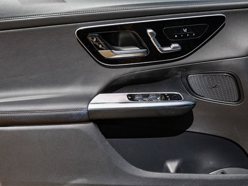 New 2025 Mercedes-Benz GLC 350e 4MATIC image 21