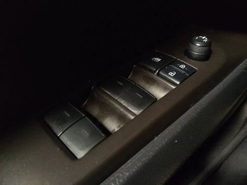 Used 2022 Toyota Camry LE image 27