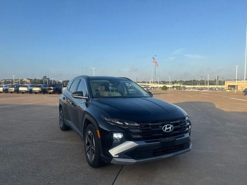 Used 2025 Hyundai Tucson SEL FWD image 2