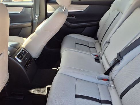 Used 2025 MAZDA CX-70 Plug-In Hybrid w/ Premium Pkg image 31