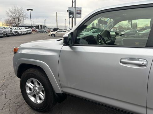 Used 2016 Toyota 4Runner SR5 image 5