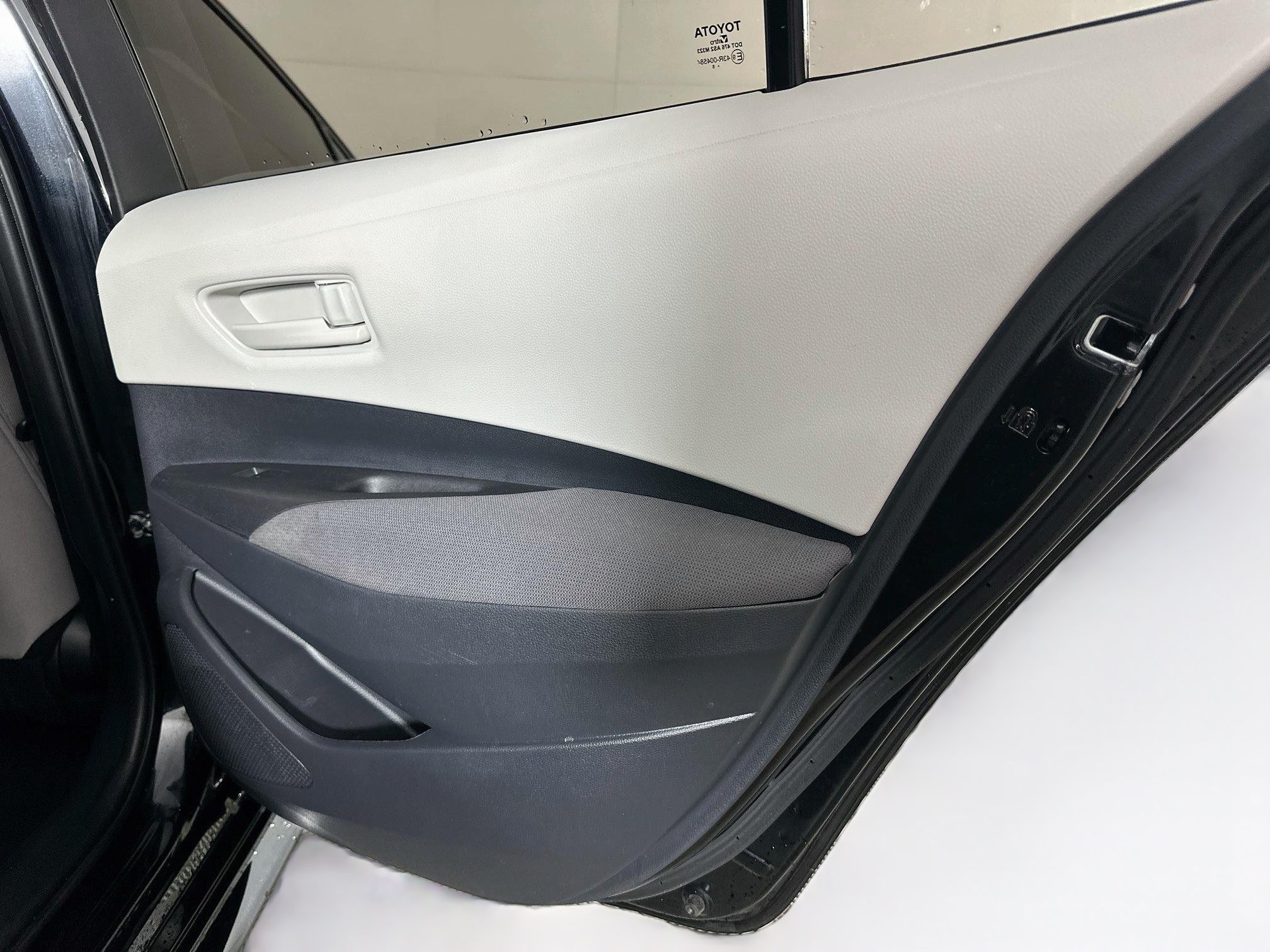 Used 2025 Toyota Corolla LE FWD image 28