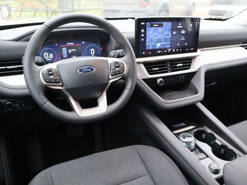 New 2025 Ford Explorer Active image 2
