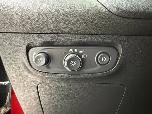 Used 2021 Buick Encore GX Select image 25