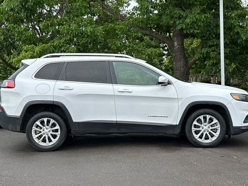 Used 2019 Jeep Cherokee Latitude w/ Popular Appearance Group FWD image 8