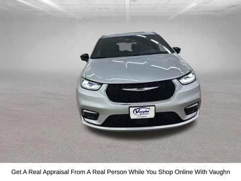 New 2026 Chrysler Pacifica Limited image 3