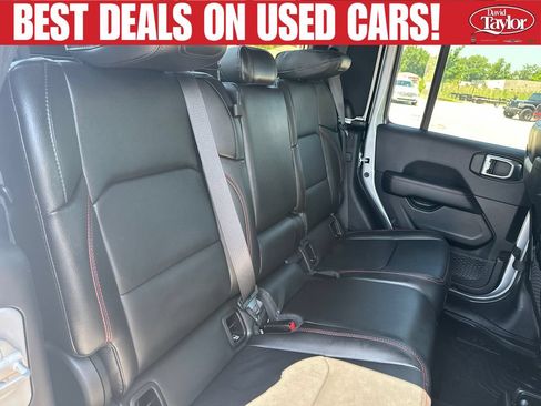 Used 2022 Jeep Gladiator Rubicon w/ Cold Weather Group AWD/4WD image 32