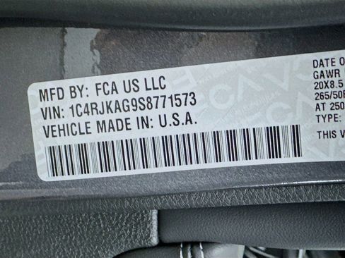 New 2025 Jeep Grand Cherokee L Laredo image 23