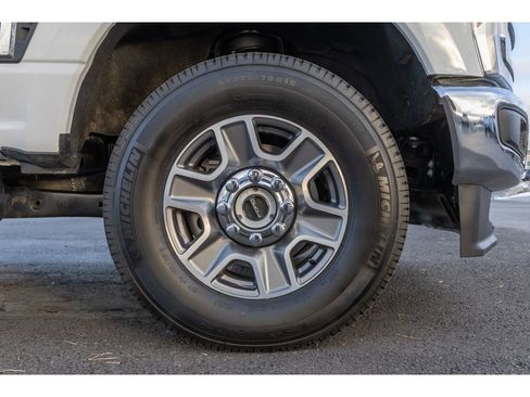 Used 2025 Ford F350 Lariat image 9