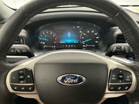 Used 2022 Ford Explorer XLT w/ Equipment Group 202A image 12