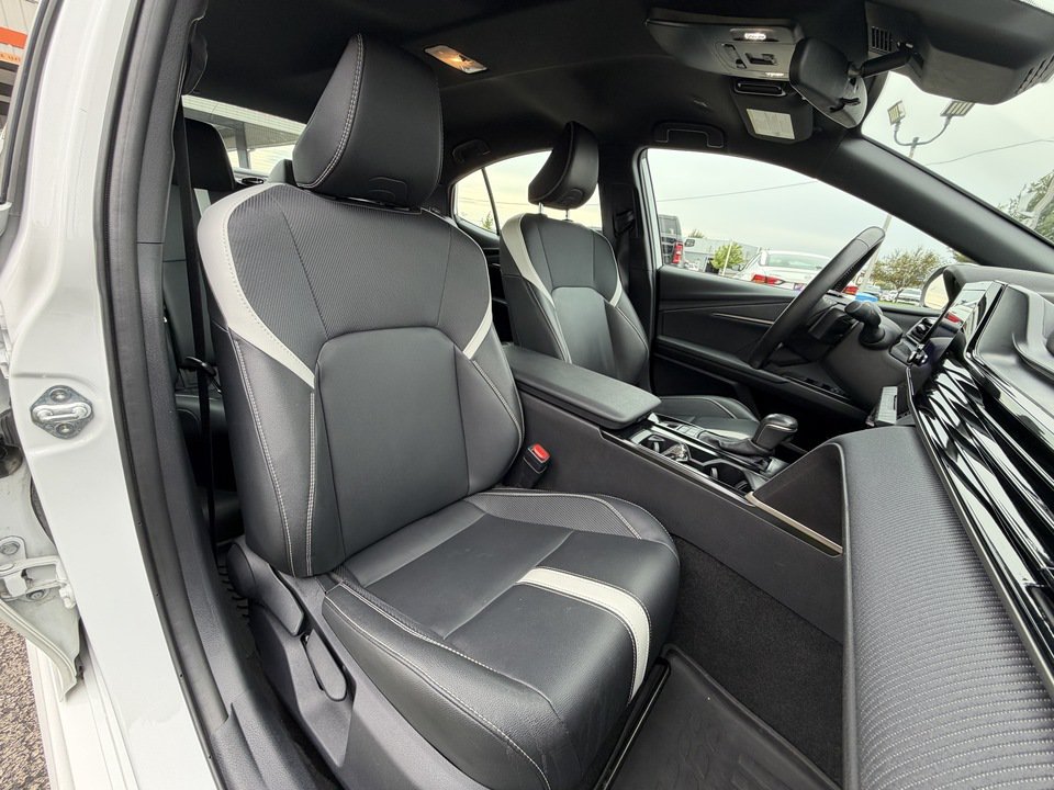Used 2025 Toyota Camry SE AWD/4WD image 25