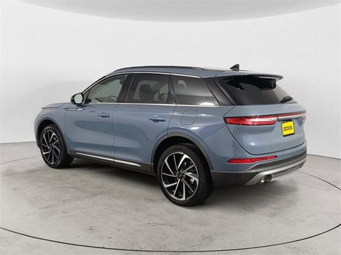 Used 2025 Lincoln Corsair Reserve image 3