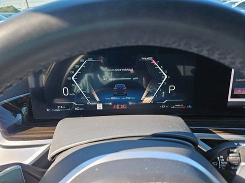 Used 2025 BMW X5 xDrive40i w/ M Sport Package image 25