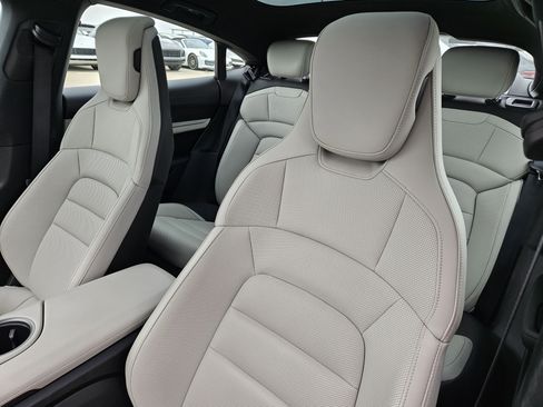 Used 2021 Porsche Taycan image 6