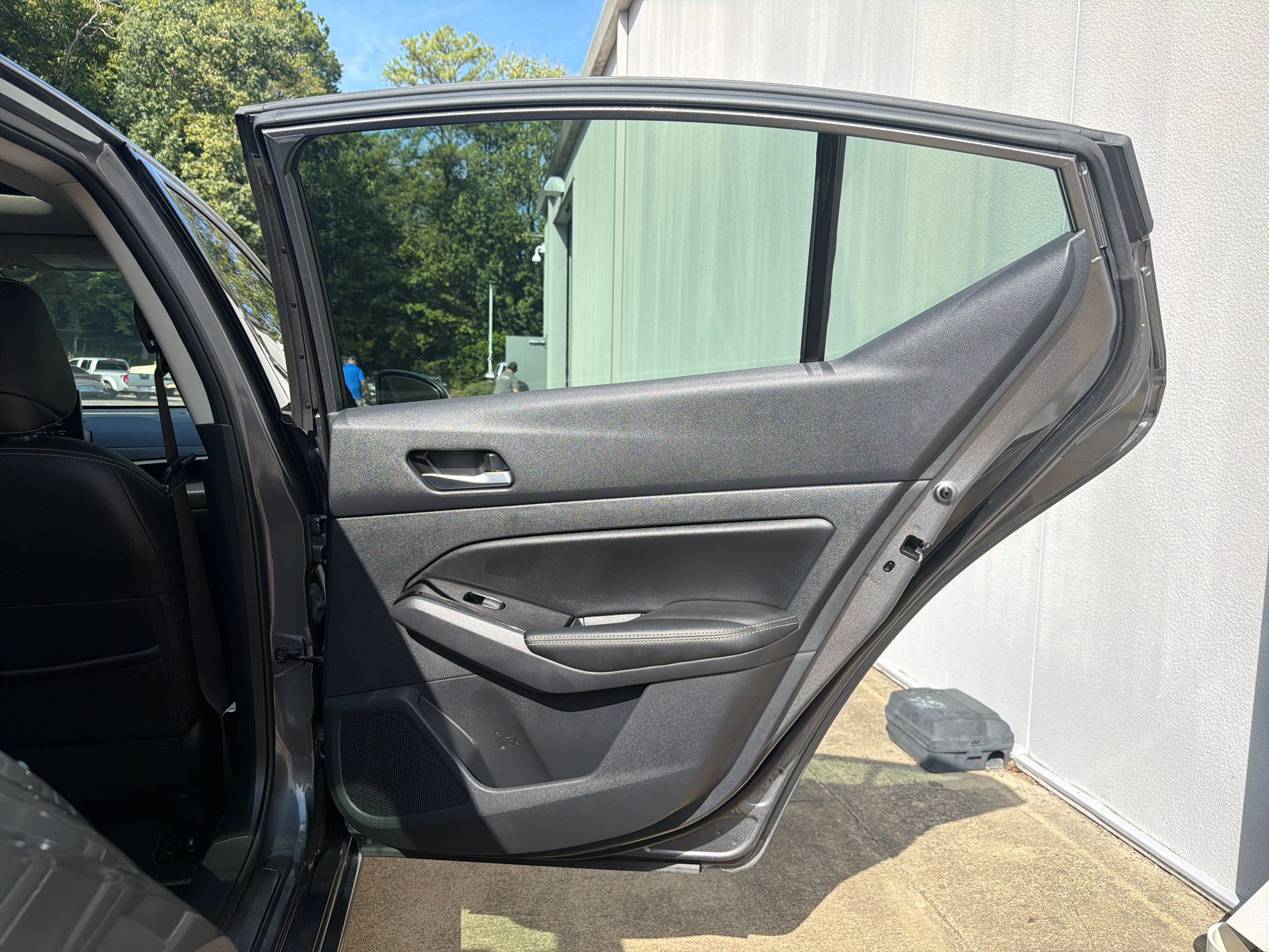 Used 2025 Nissan Altima 2.5 SL FWD image 16