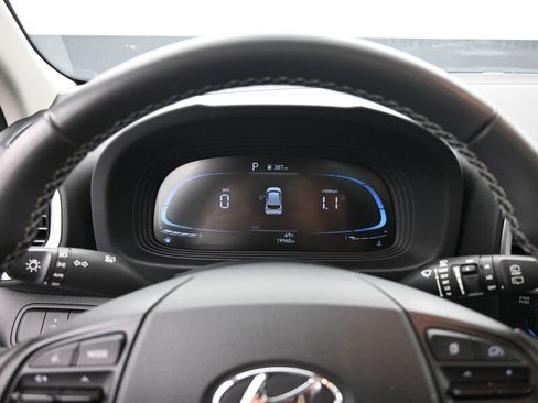 Used 2025 Hyundai Venue SEL image 33