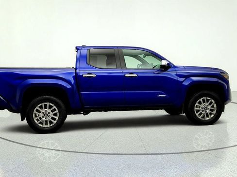 Used 2025 Toyota Tacoma Limited AWD/4WD image 4