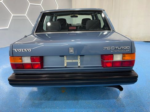 Used 1987 Volvo 760 GLE RWD image 8