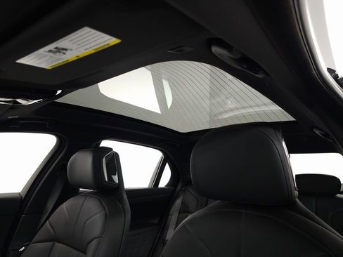 New 2025 BMW 760i xDrive w/ Premium Package image 13