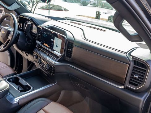 Used 2025 Chevrolet Silverado 3500 High Country w/ Technology Package image 16