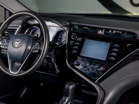 Used 2018 Toyota Camry LE image 29