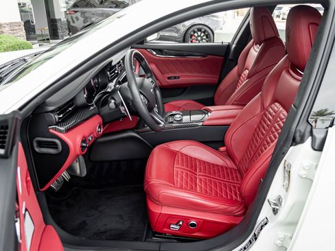 Used 2023 Maserati Quattroporte Modena image 13