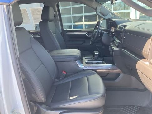 Certified 2025 Chevrolet Silverado 1500 LTZ AWD/4WD image 9