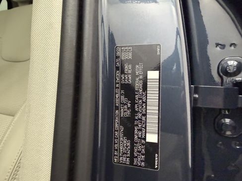 Certified 2024 Volvo XC90 T8 Ultimate w/ Protection Package Premier image 29