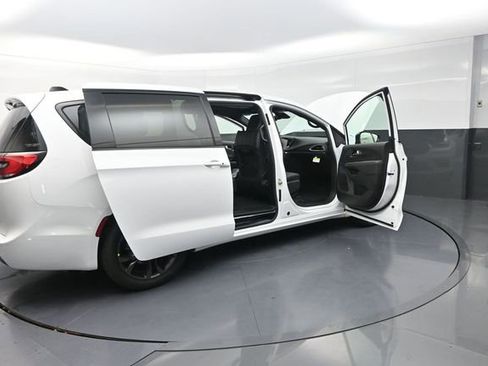 New 2026 Chrysler Pacifica Select image 32