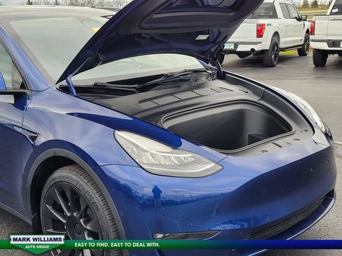 Used 2022 Tesla Model Y Long Range image 30