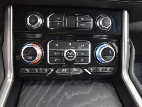 Used 2023 GMC Yukon XL Denali w/ Denali Reserve Package image 7