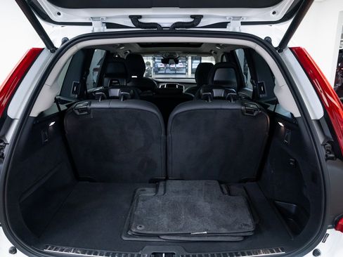 Used 2025 Volvo XC90 T8 Plus image 8