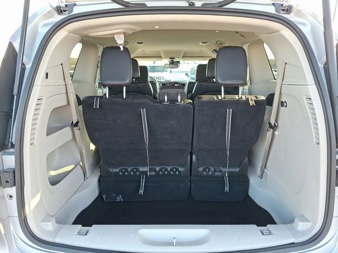 Certified 2024 Chrysler Pacifica Touring-L image 29