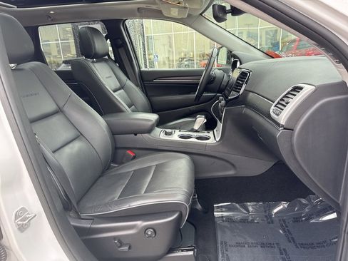Certified 2019 Jeep Grand Cherokee Summit w/ Platinum Series Group image 28