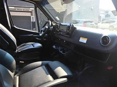 Used 2023 Mercedes-Benz Sprinter 2500 image 20