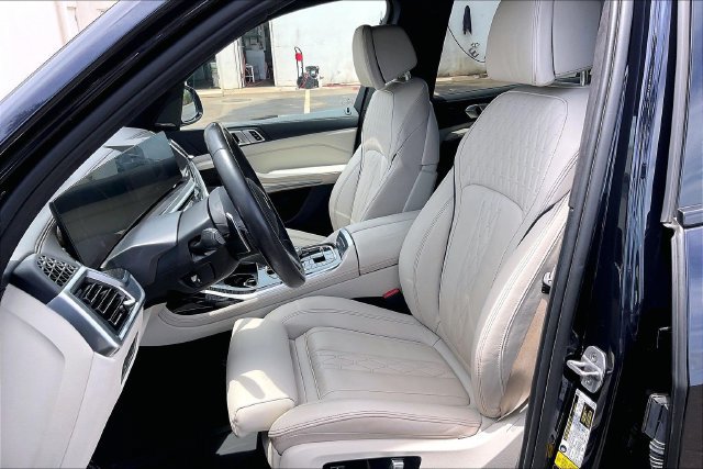 Used 2024 BMW X7 xDrive40i w/ M Sport Package AWD/4WD image 24
