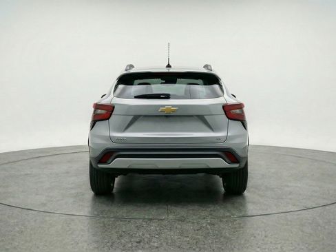 Used 2025 Chevrolet Trax LT w/ LT Convenience Package FWD image 7