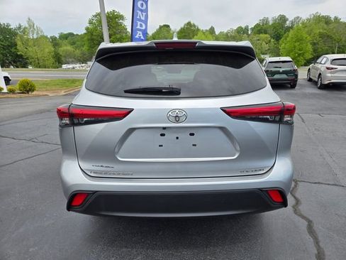 Used 2022 Toyota Highlander XLE image 7