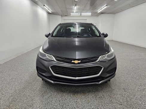 Used 2018 Chevrolet Cruze LT w/ LT Convenience Package FWD image 2