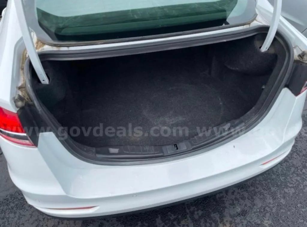 Used 2019 Ford Fusion SE FWD image 21