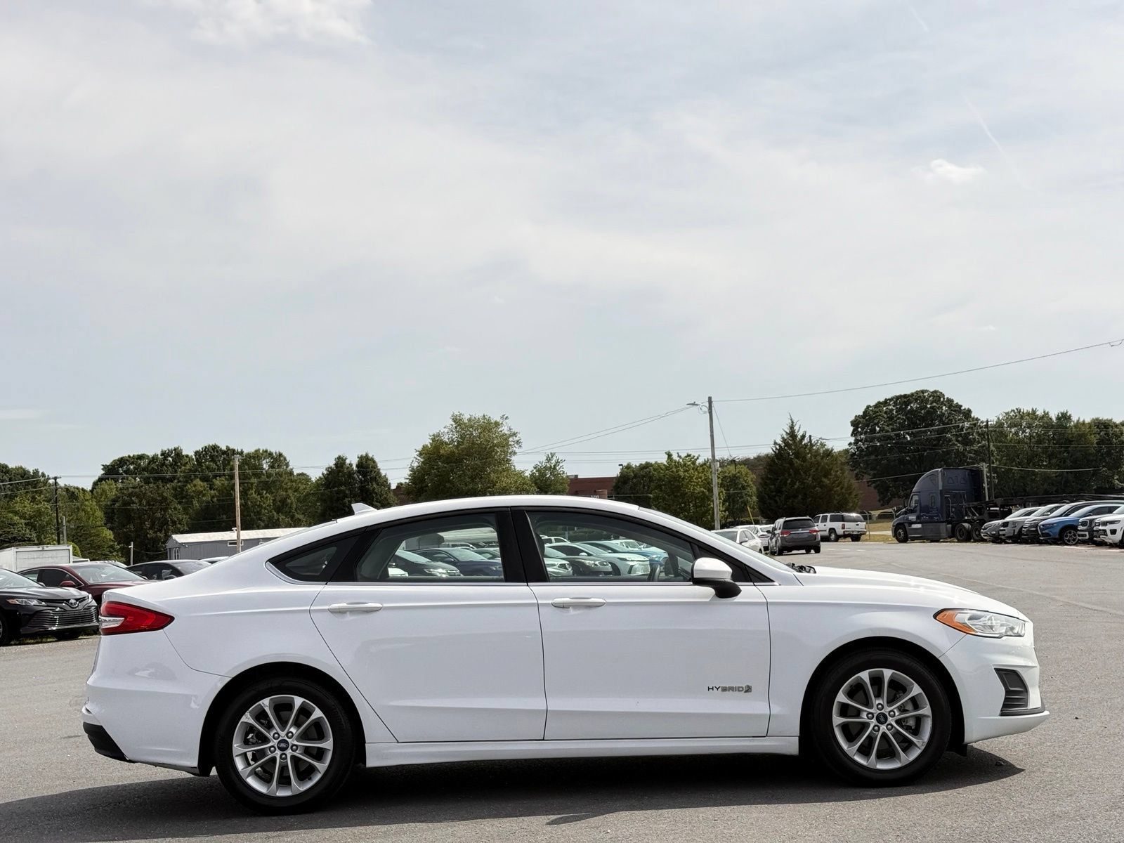Used 2019 Ford Fusion SE FWD image 5