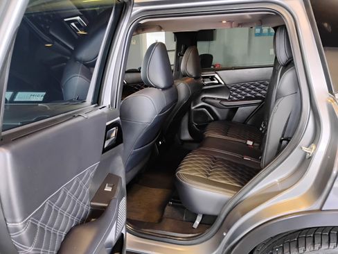 Used 2023 Mitsubishi Outlander SEL image 73